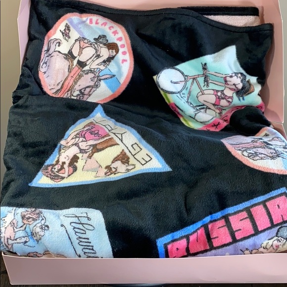 Agent Provocateur Destination Beach Towel• OneSize - Picture 3 of 3